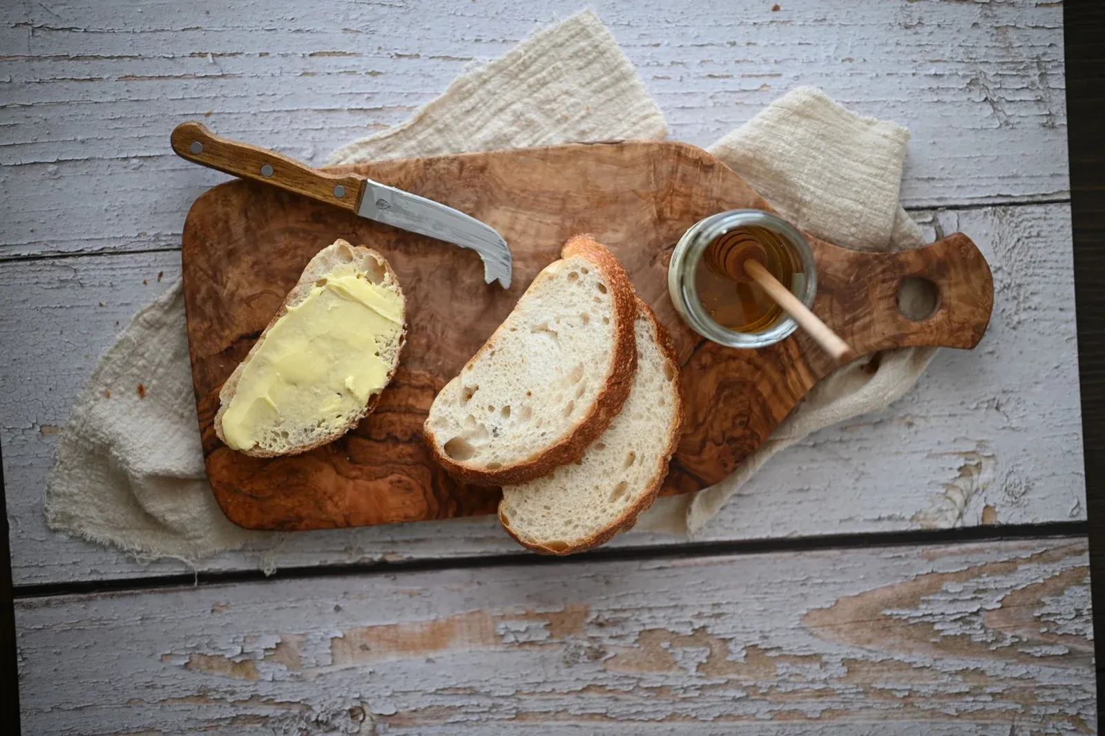 Bread and butter used as contextual product imagery for Eghee